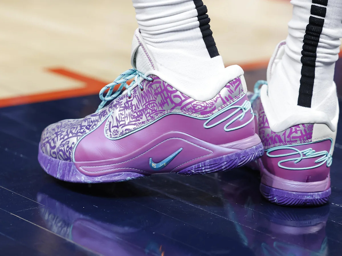 Кросівки баскетбольні Nike LeBron 22 'Frozen Grapes' Beige Purple HV8454-001