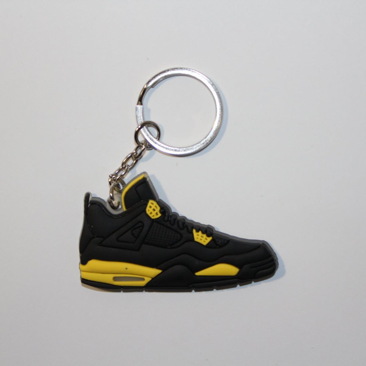 Брелок Jordan 4 Retro Black Yellow, OneSize (універсальний), В наявності, доставка 1-2 дні