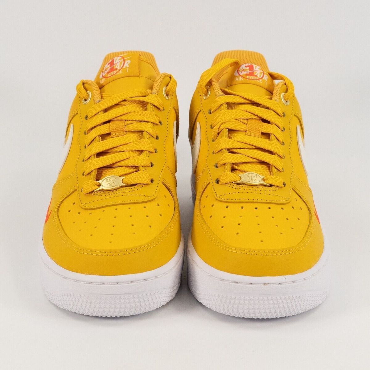 Кросівки жіночі Nike W Air Force 1 '07 SE Yellow Ochre DQ7582-700, 38.5, В наявності, доставка 1-2 дні
