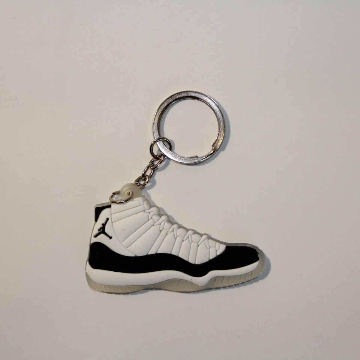 Брелок Jordan 11 Retro White Black, OneSize (універсальний), В наявності, доставка 1-2 дні