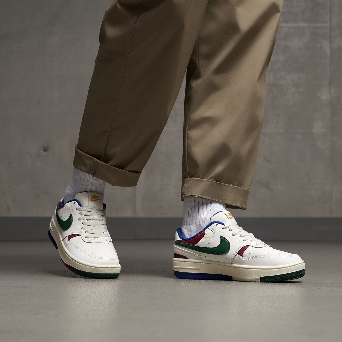 Кросівки жіночі Nike W Gamma Force Wheat Gold DX9176-102, 36.5, В наявності, доставка 1-2 дні