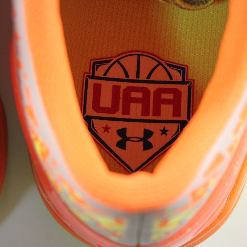 Кросівки баскетбольні Under Armour Clutchfit Drive Low TB Orange Volt 1259057-825, 47, В наявності, доставка 1-2 дні