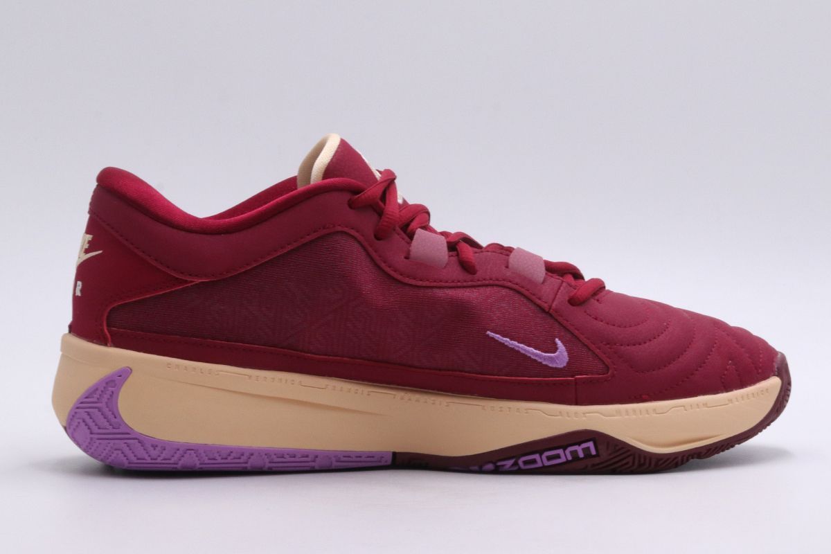 Кросівки баскетбольні Nike Zoom Freak 5 Noble Red DX4985-600, 47.5, В наявності, доставка 1-2 дні