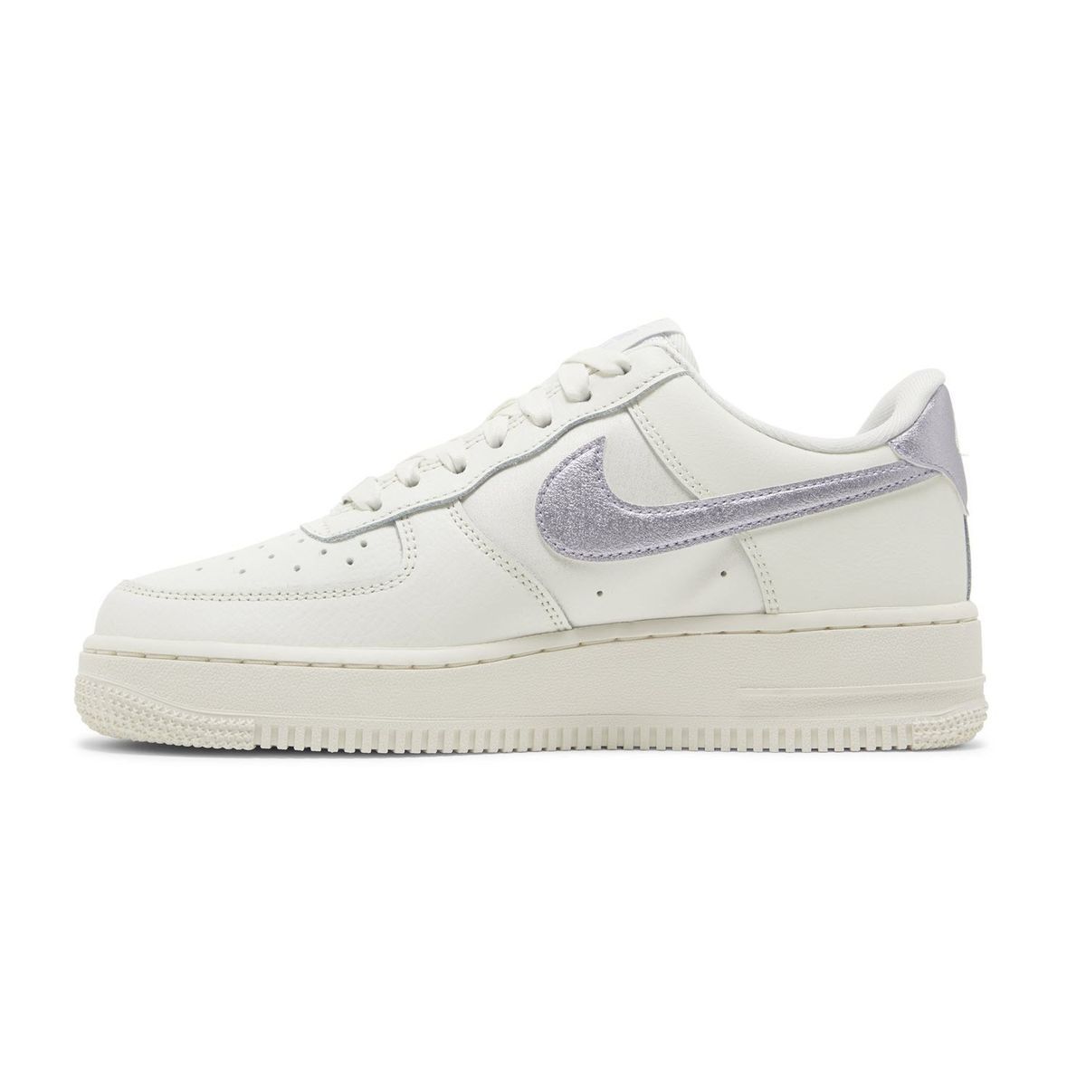 Кросівки жіночі Nike W Air Force 1 '07 ESS Metallic Purple DV7470-100, 42, В наявності, доставка 1-2 дні