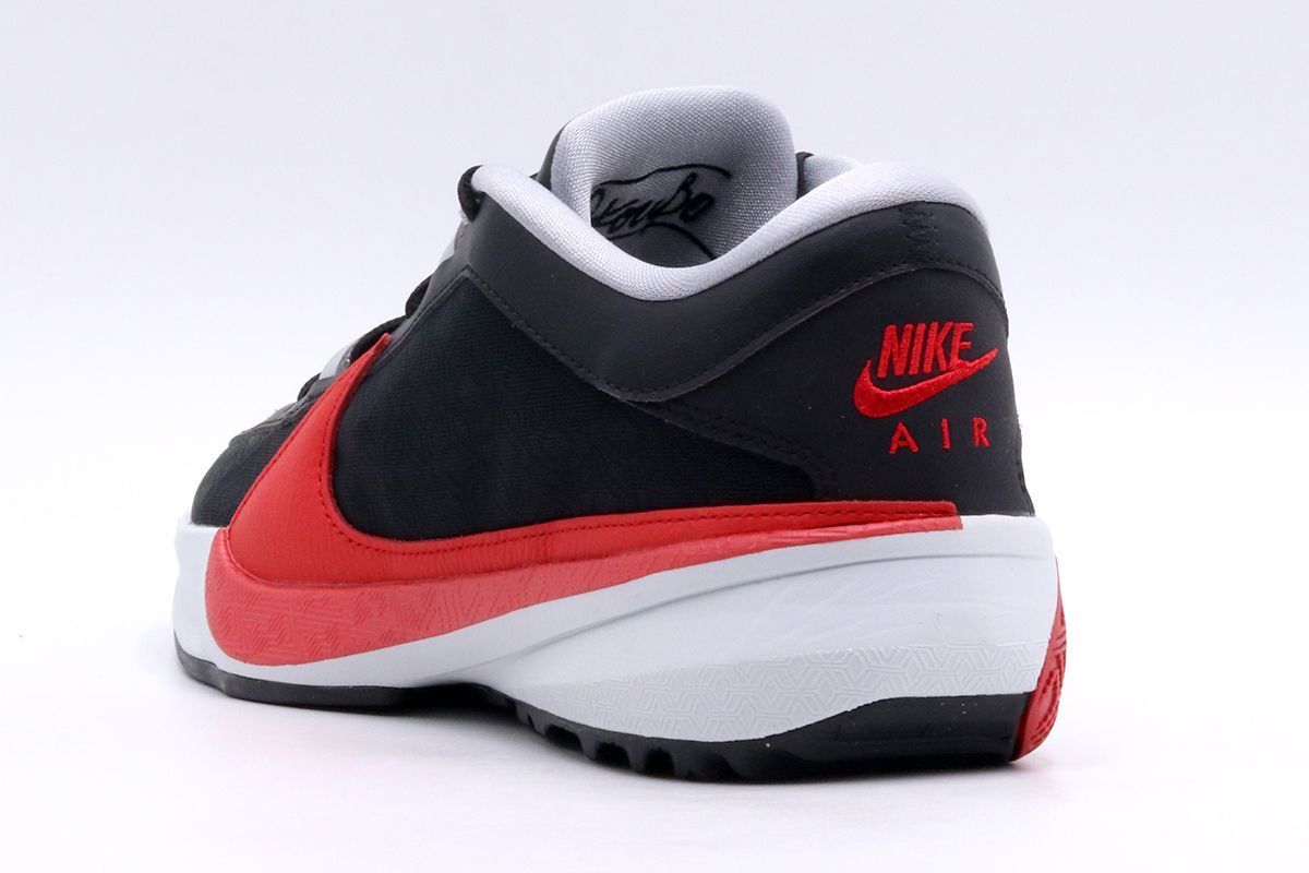 Кросівки баскетбольні Nike Zoom Freak 5 Black Red DX4985-004, 42.5, В наявності, доставка 1-2 дні