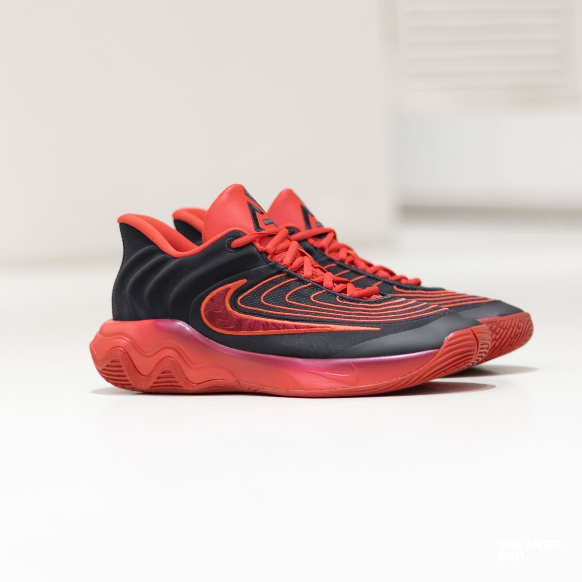 Кросівки баскетбольні Nike Giannis Immortality 4 Black Red FQ3680-004, 43, В наявності, доставка 1-2 дні
