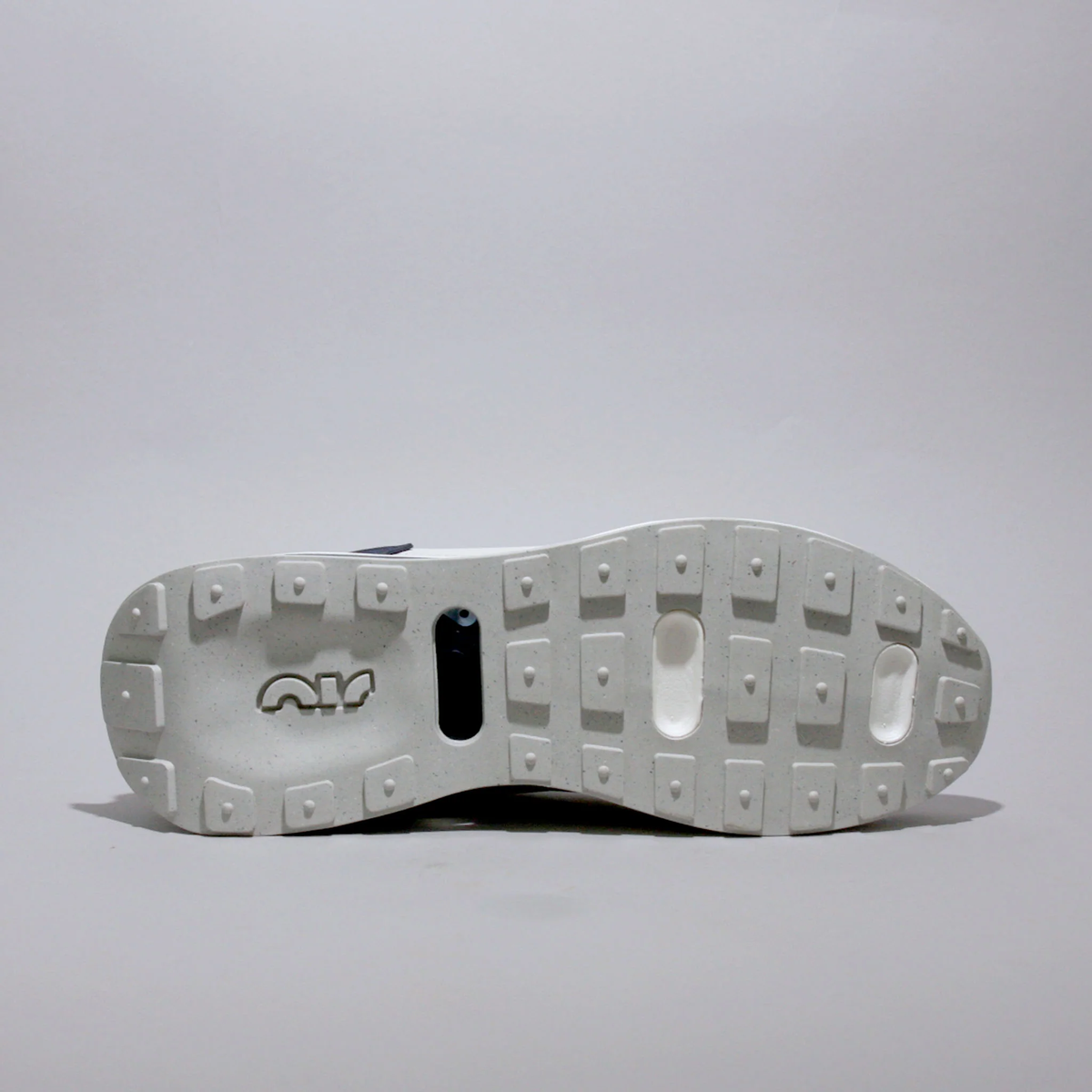 Кросівки підліткові Nike Air Max Pre-Day White Obsidian DQ4068-100, 38.5, В наявності, доставка 1-2 дні