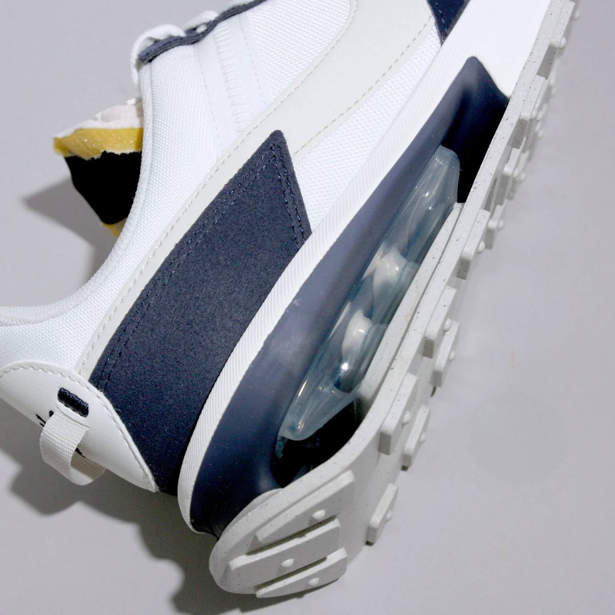 Кросівки підліткові Nike Air Max Pre-Day White Obsidian DQ4068-100, 38.5, В наявності, доставка 1-2 дні