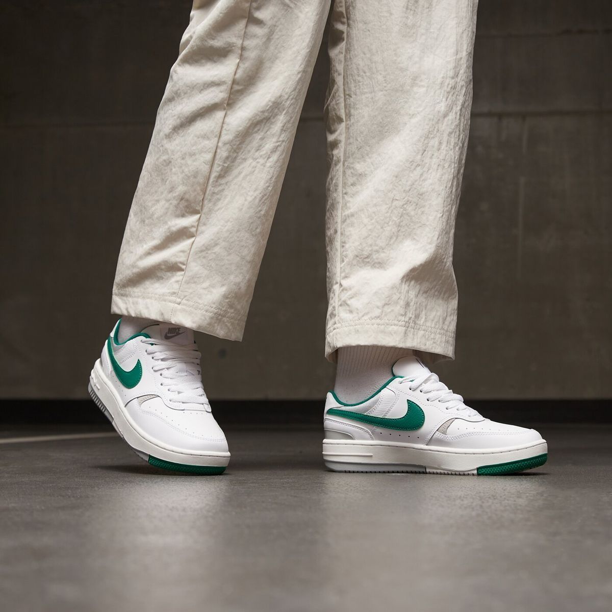 Кросівки жіночі Nike W Gamma Force White/Green DX9176-106, 37.5, В наявності, доставка 1-2 дні