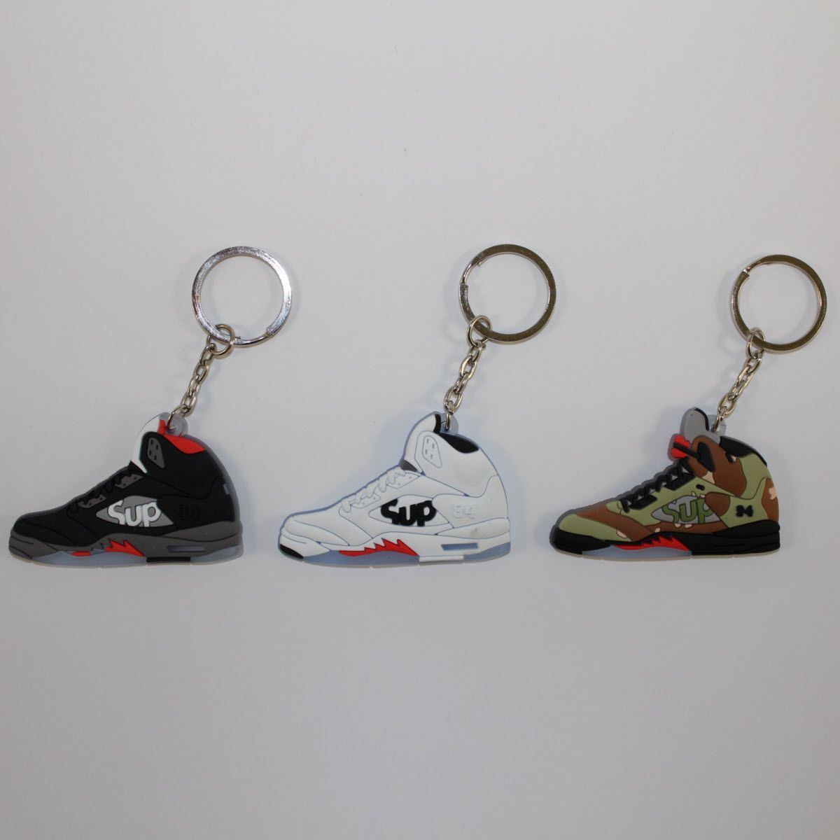 Брелок Jordan 5 Retro Supreme Camo, OneSize (універсальний), В наявності, доставка 1-2 дні