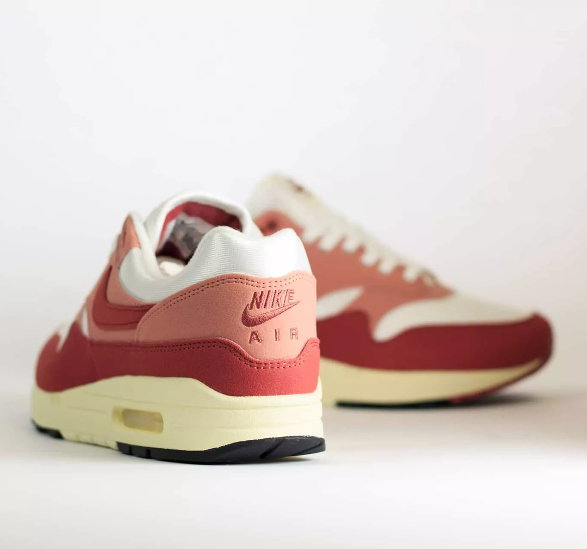 Кросівки жіночі Nike W Air Max 1 Sail Cedar Red DZ2628-103, 37.5, В наявності, доставка 1-2 дні