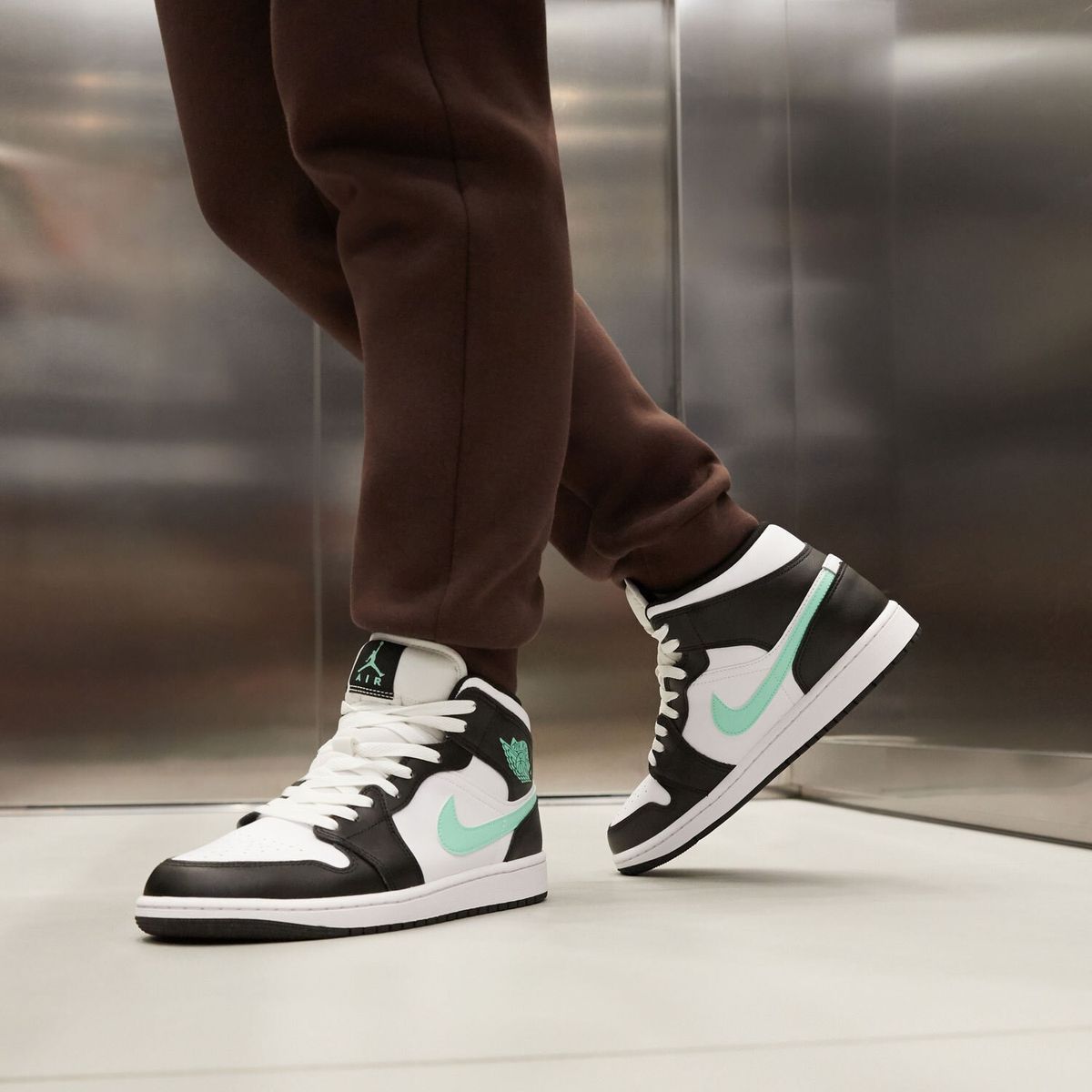 Кросівки Jordan 1 Mid White Green Glow DQ8426-103, 45, В наявності, доставка 1-2 дні