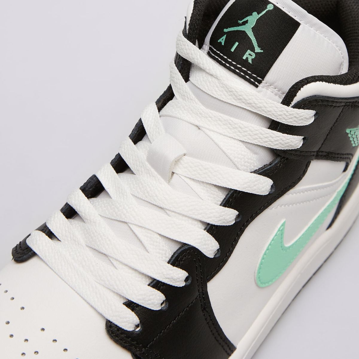 Кросівки Jordan 1 Mid White Green Glow DQ8426-103, 45, В наявності, доставка 1-2 дні